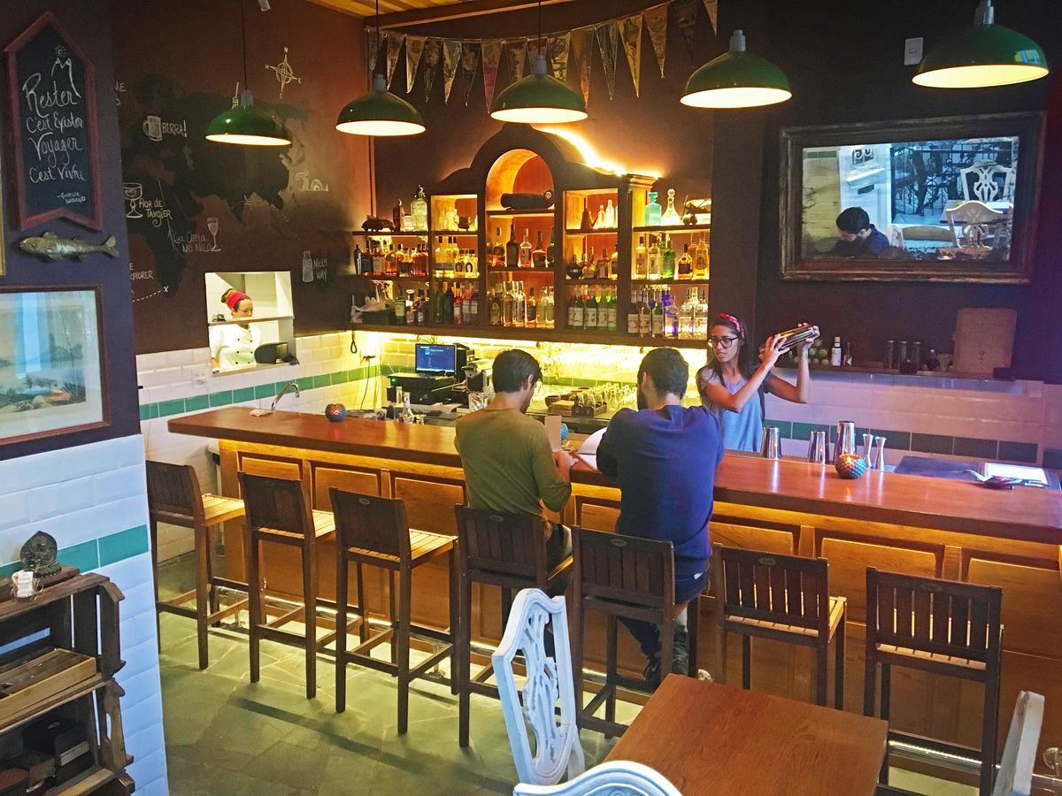 Acomodação com café da manhã  Discovery Suites Rio